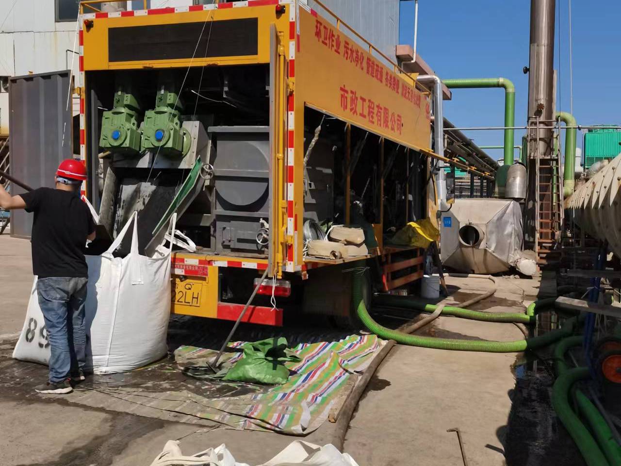 沈丘淤泥压干处理